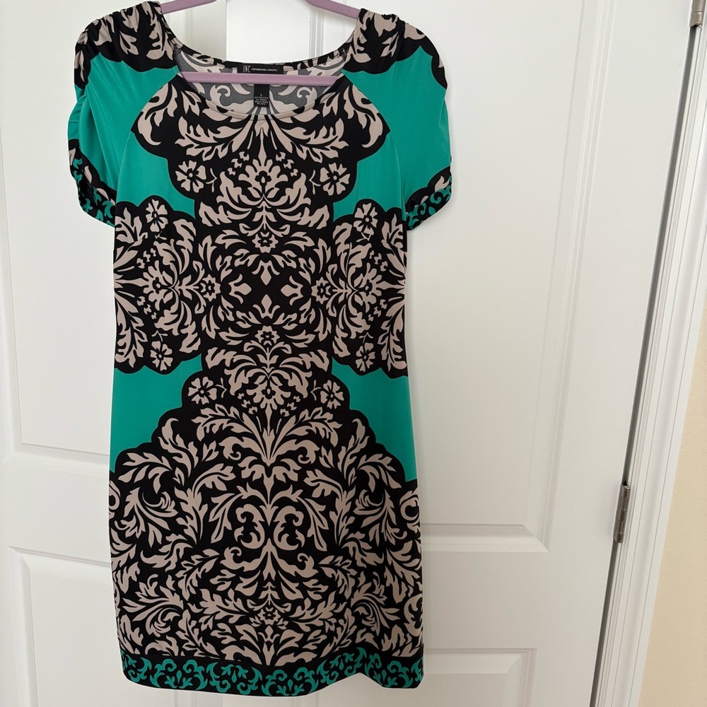 Elegant Black and Green Patterned Dress